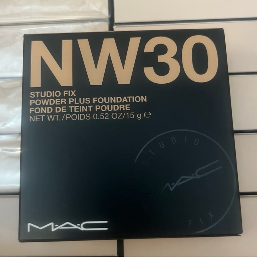 New NW30 MAC Cosmetics Studio Fix Powder Plus Foundation old version